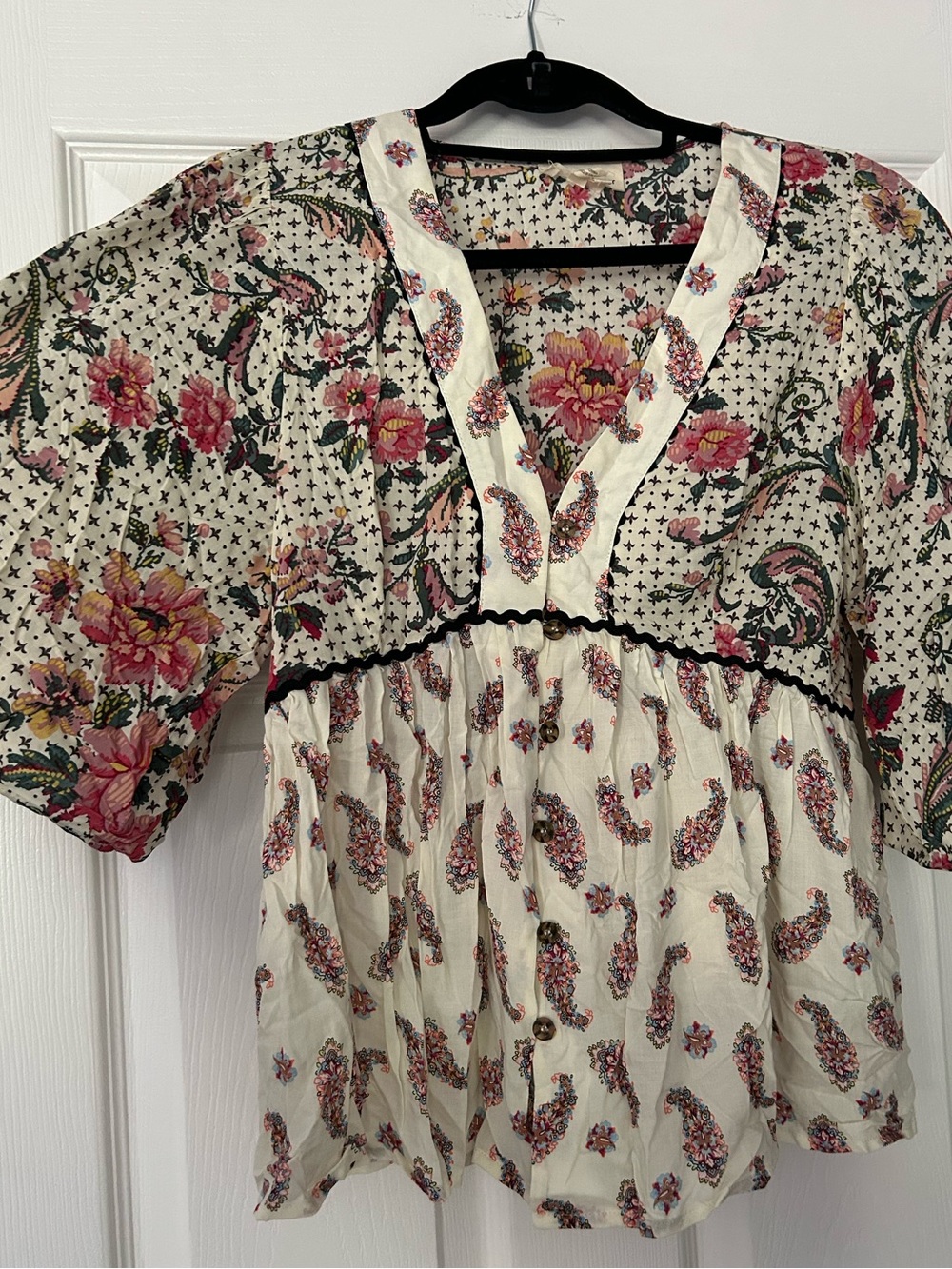 Anthropologie The Korner Boho Floral V-Neck Button-Front Women’s Top
